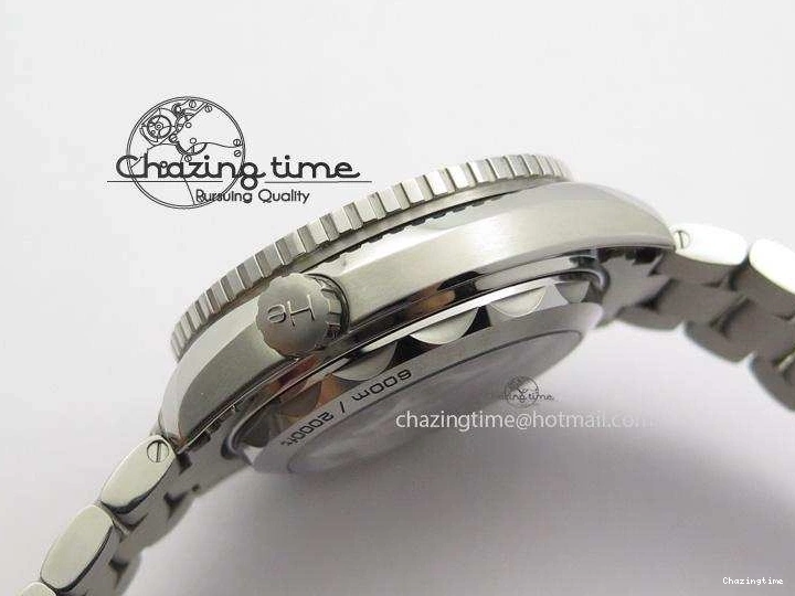 0715 UrbanChic Master Chronometer 45mm SS JHF Black Dial On SS Bracelet A 8248